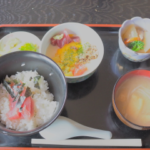 三浦海岸の絶品ばくだん丼に舌鼓